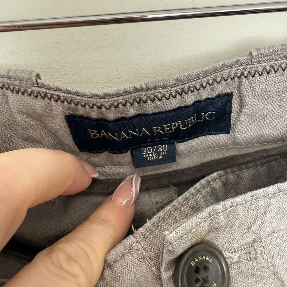 Banana Republic Men’s 30x30 Grey Khaki Pants